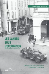 Couverture avec une photo des rues de Mont-de-Marsan occupées par les nazis.