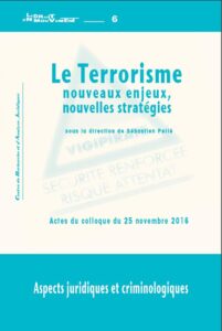 La couverture est ornée d'un carré blanc sur fond bleu. Sur le carré blanc le titre ainsi qu'une représentation du logo triangulaire du plan vigipirate.